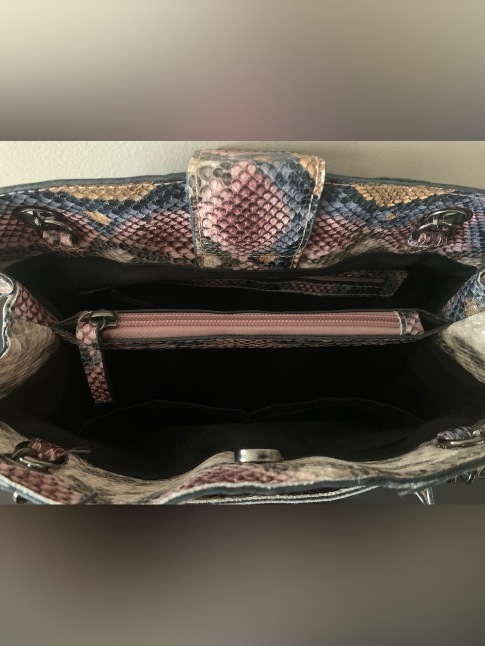 Stylish Multicolor Snake-Print Shoulder Bag - Picture 5 of 8